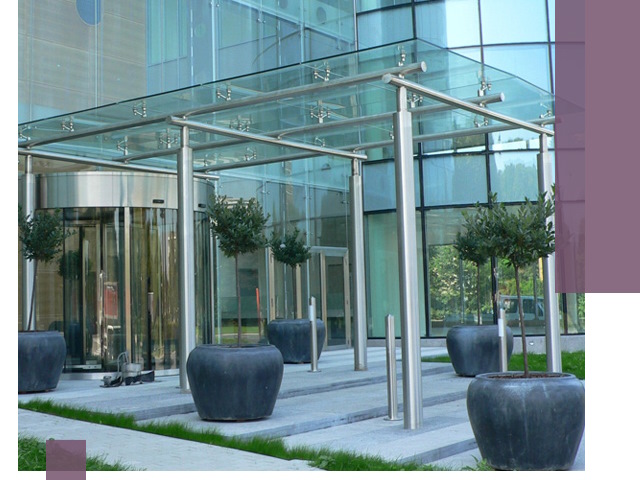 Навесы из стекла на заказ в Великом Новгороде — монтаж и установка