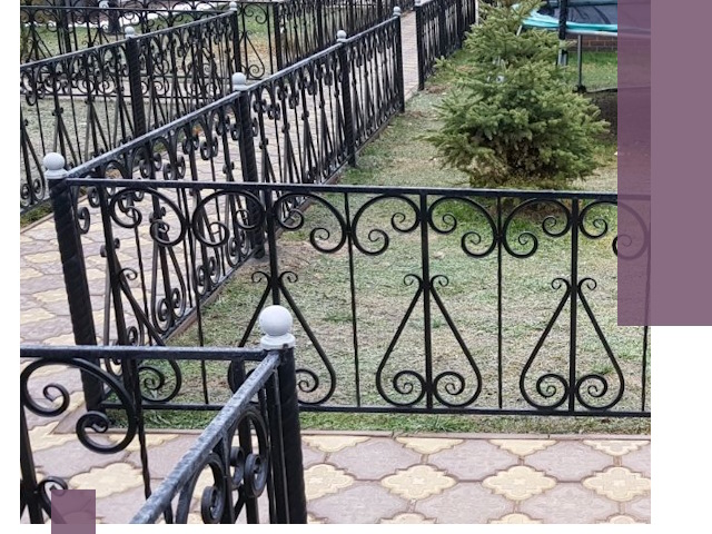 Кованые газонные ограждения под ключ в Великом Новгороде
